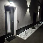 Golden Oasis Free Private Parking דירה