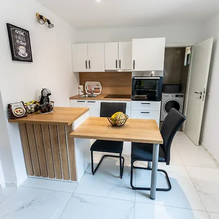 Golden Oasis Free Private Parking *