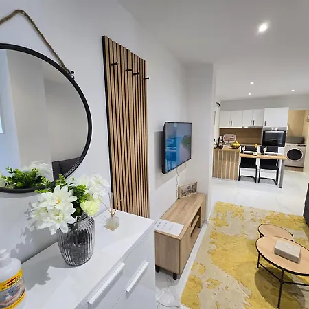 Golden Oasis Free Private Parking Appartement