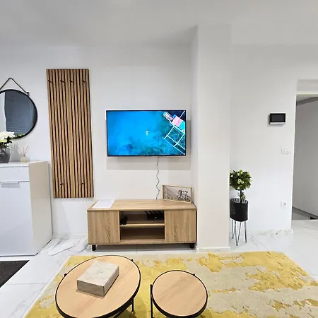 Golden Oasis Free Private Parking *