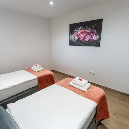 Apartment Golden Oasis Free Private Parking