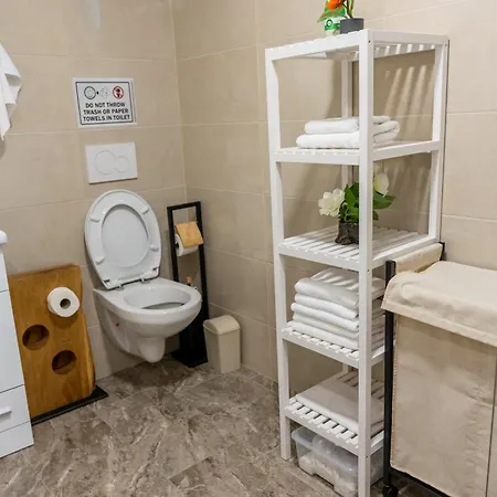 Golden Oasis Free Private Parking Apartma