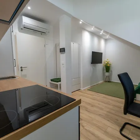 Golden Oasis Free Private Parking *