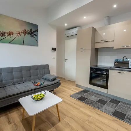 Golden Oasis Free Private Parking Apartment *