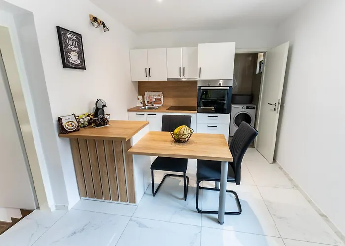 Golden Oasis Free Private Parking *