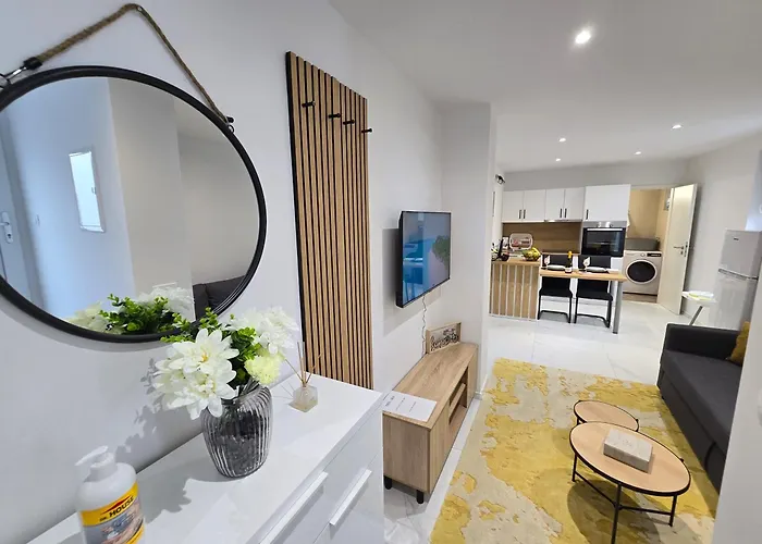 Golden Oasis Free Private Parking Apartmán