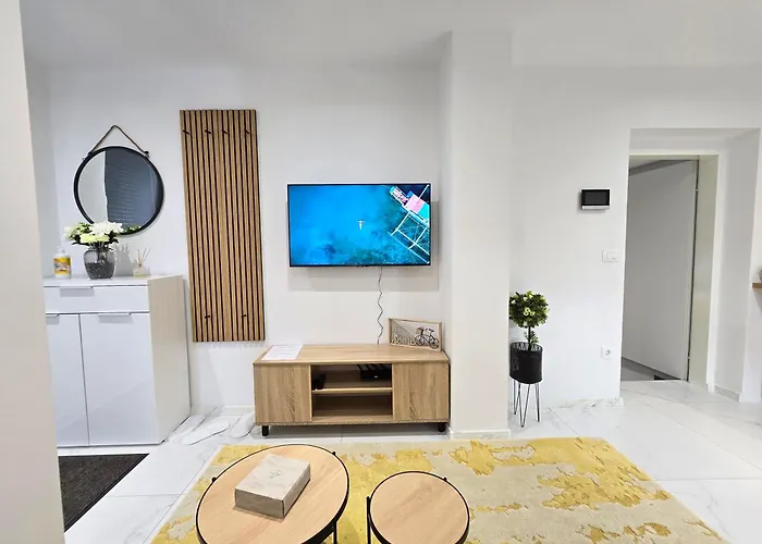 Golden Oasis Free Private Parking *