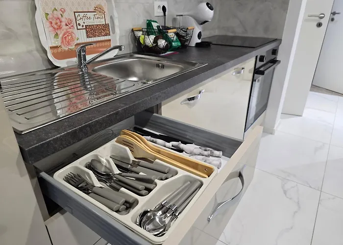 Golden Oasis Free Private Parking Lublaň