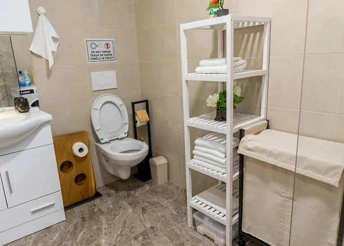 Golden Oasis Free Private Parking Apartmán