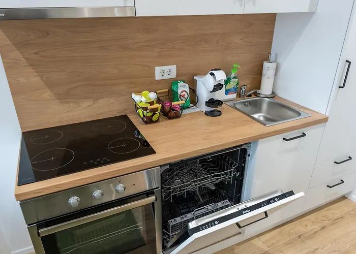 Golden Oasis Free Private Parking *