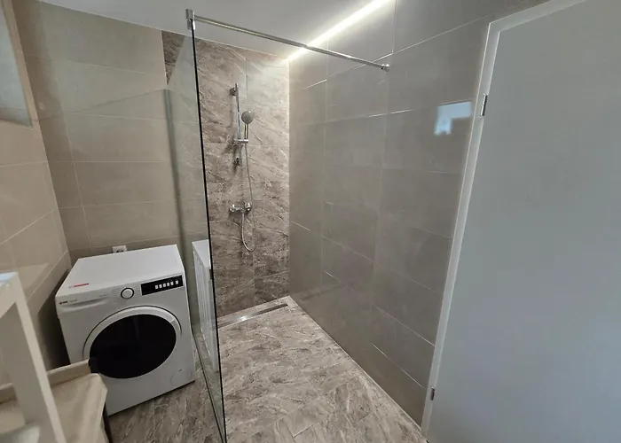 Golden Oasis Free Private Parking 卢布尔雅那